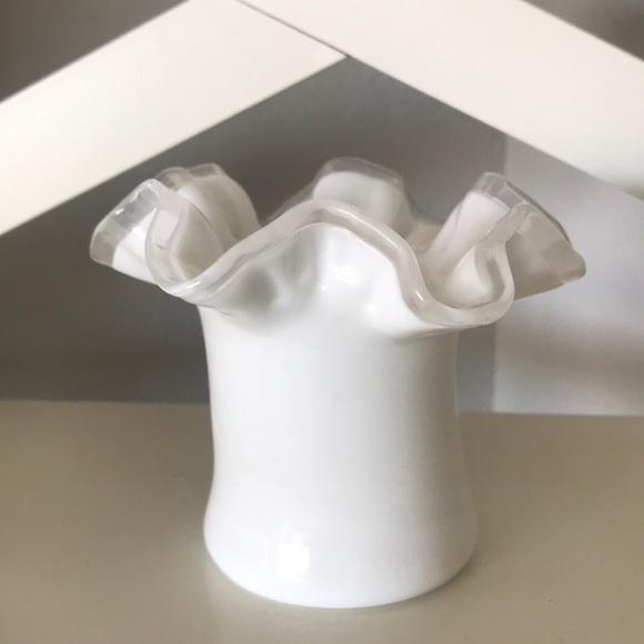 3.5” Fenton Silver Crest ADORable Vase. Simple Styling Ruffled, Scalloped.RARE - Picture 1 of 4